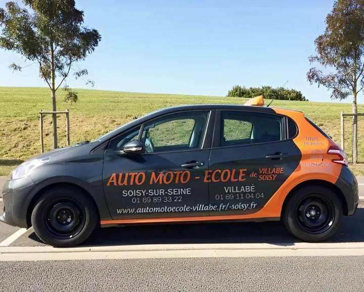 Véhicule de l'auto-école Évry